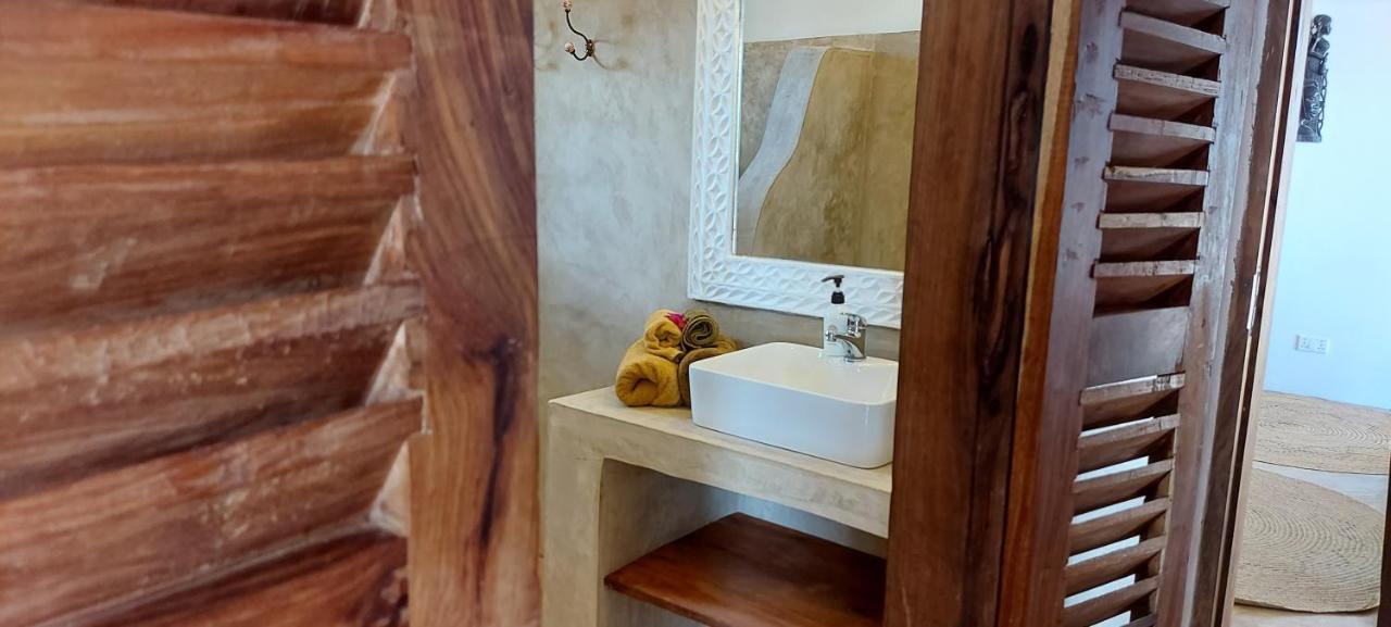 Moyo Top Floor Apartment Pwani Mchangani Kültér fotó